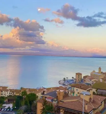 Bilocale Vista Mare Con Posto Auto Appartement